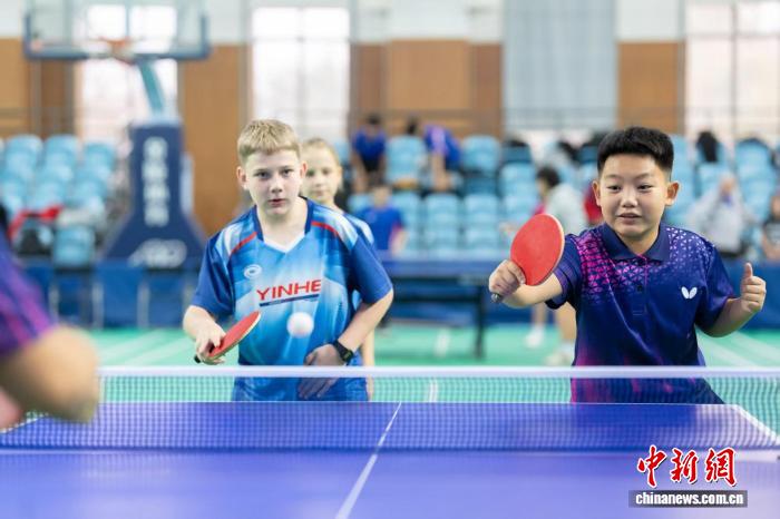 中俄青少年乒乓球友谊赛黑河启幕 百余名选手跨