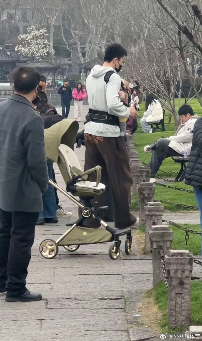 张镇麟为妻转会上海男篮 家庭幸福成新身份