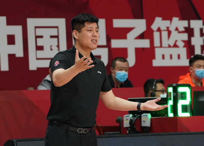 山西主帅潘江赛后辱骂裁判被停赛3场罚款6万元