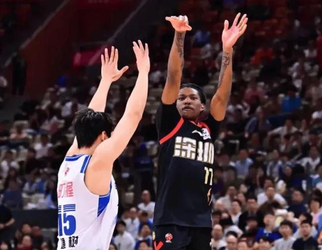 特奎维恩·史密斯荣膺CBA最佳外援 深圳队战绩飙